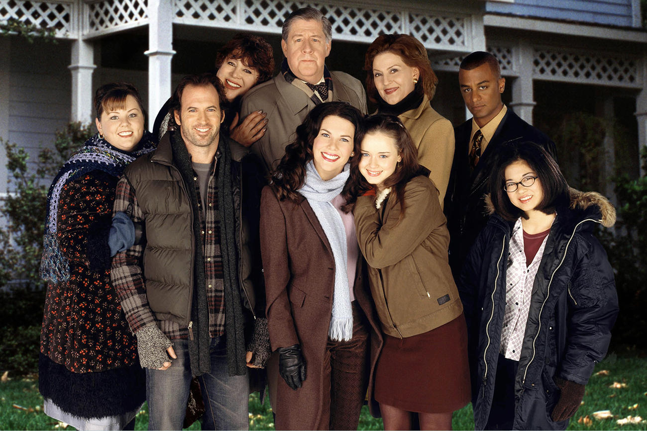 Ein Gruppenbild der gesamten Besetzung der Serie &ldquo;Die Gilmore Girls&rdquo;
