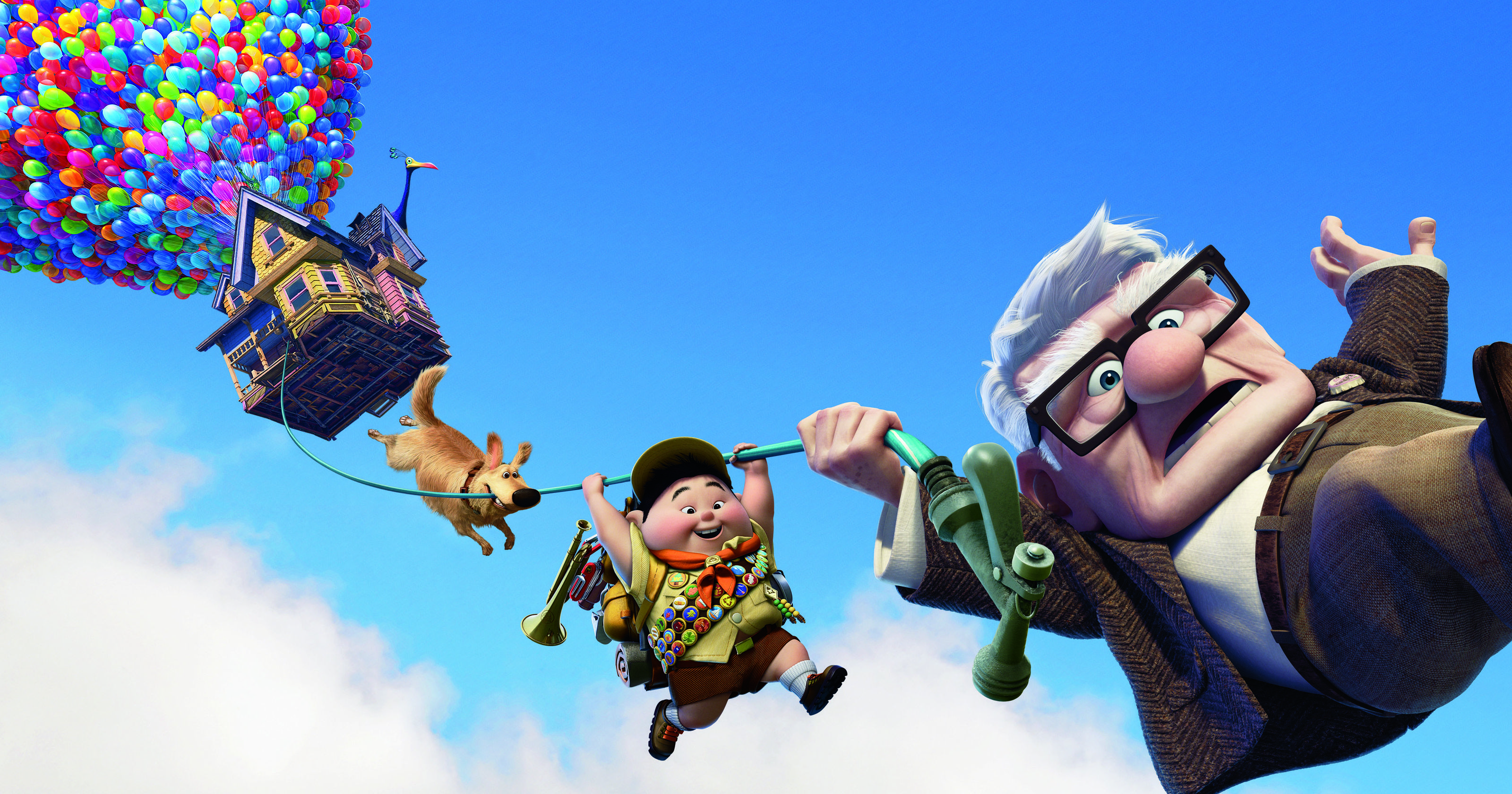 Ein fliegendes Haus mit unzÃ¤hligen Luftballons, von dem ein Seil herunterhÃ¤ngt, an dem ein Hund, ein Junge und ein alter Mann hÃ¤ngen.